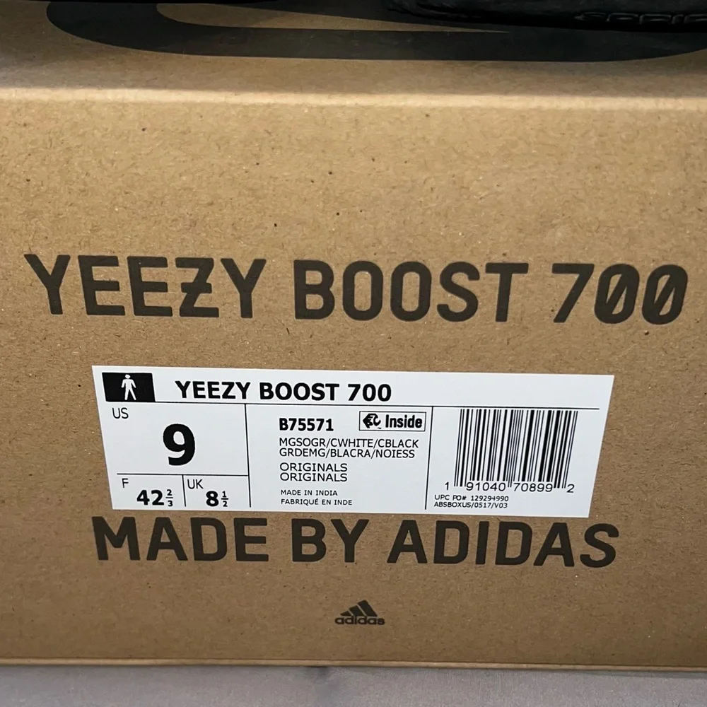 Adidas Yeezy Boost 700 Wave Runner B75571 - Picture 2 of 10